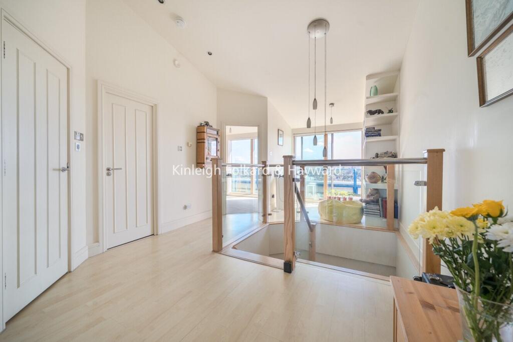 Apartment in London, Bromley Park, Plaistow - More