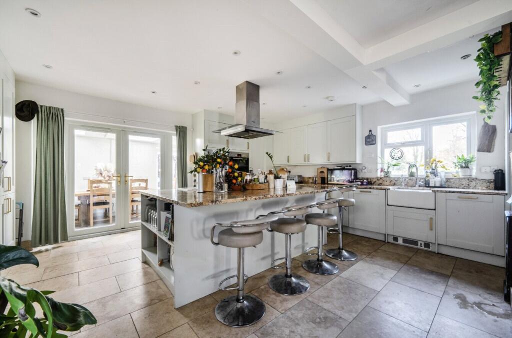 House in East Hampshire, Lindford - More