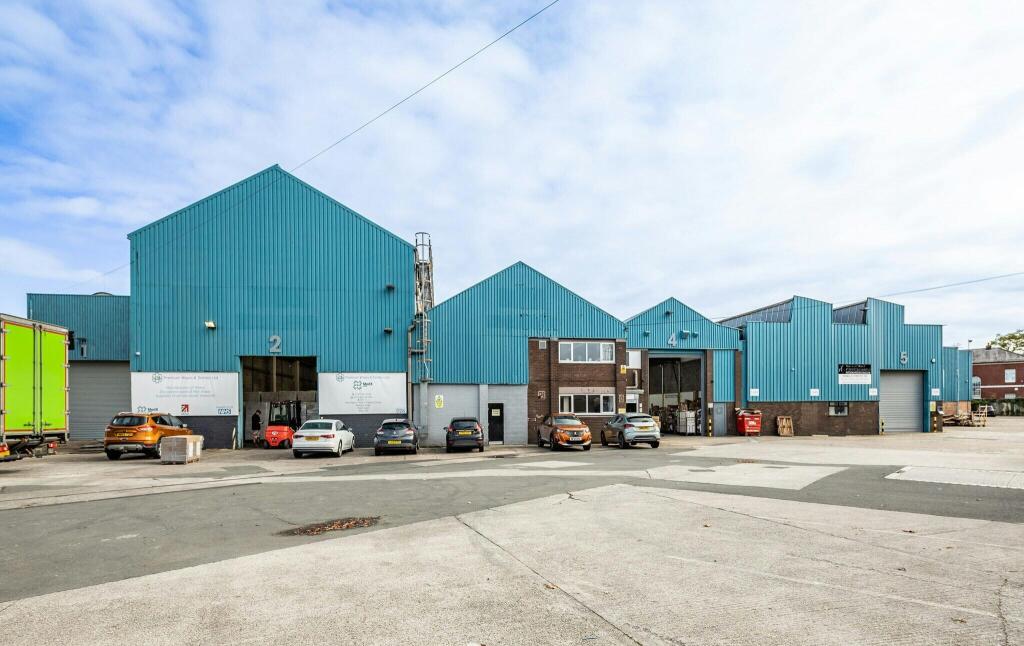 Bewsey-Rd-Warrington-Primary-Photo-1-LargeHighDefinition.jpg