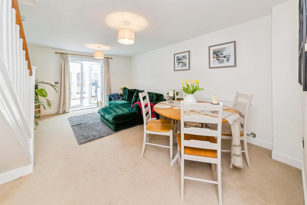 Sycamore Way, Hassocks photo 2