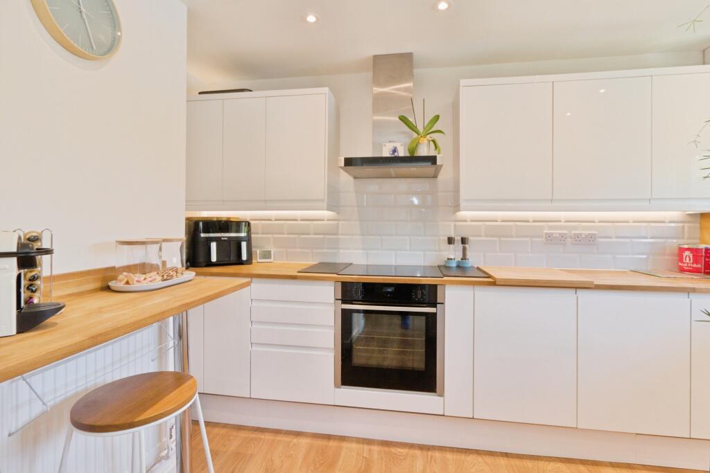 Apartment in London - More
