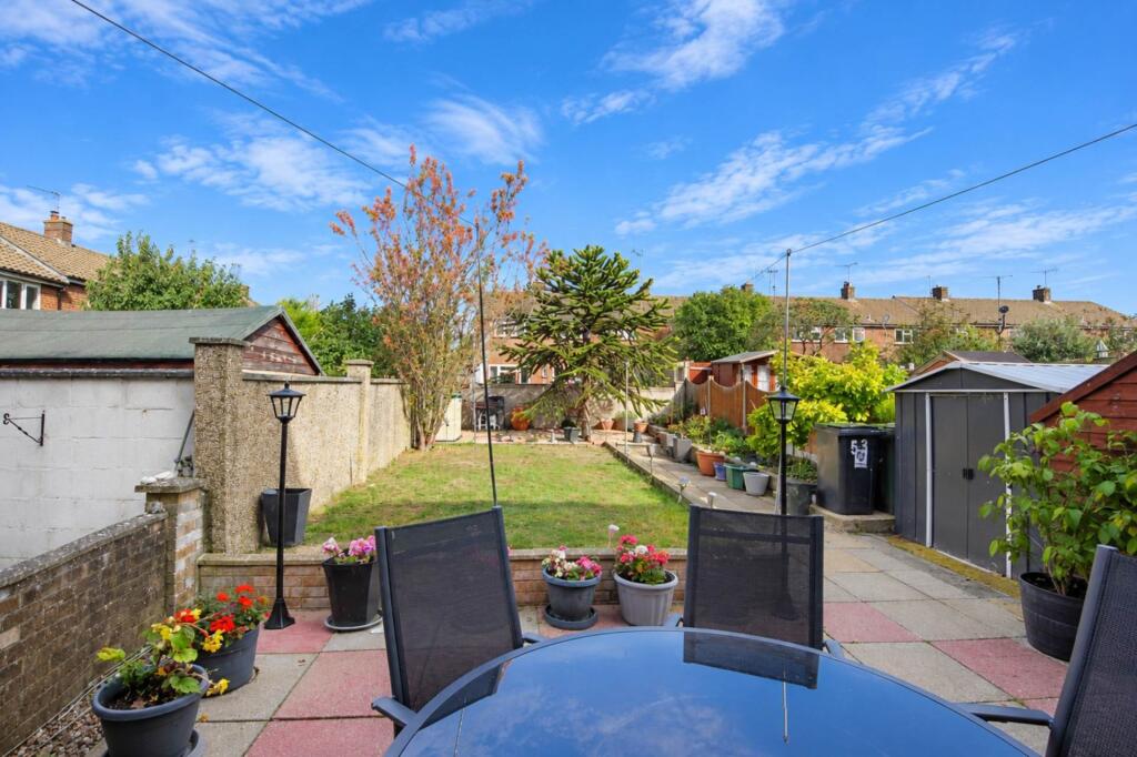 House in Tring, New Mill - View 2