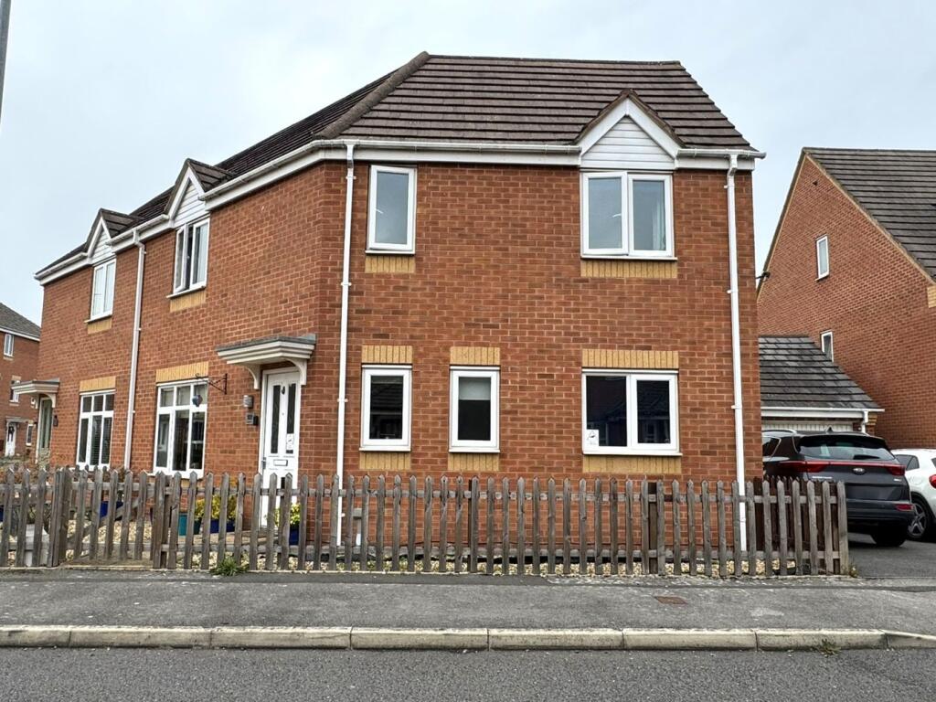 3-bed semi-detached on Hevea Road, Horninglow, Burton-on-Trent, DE13, £195,000