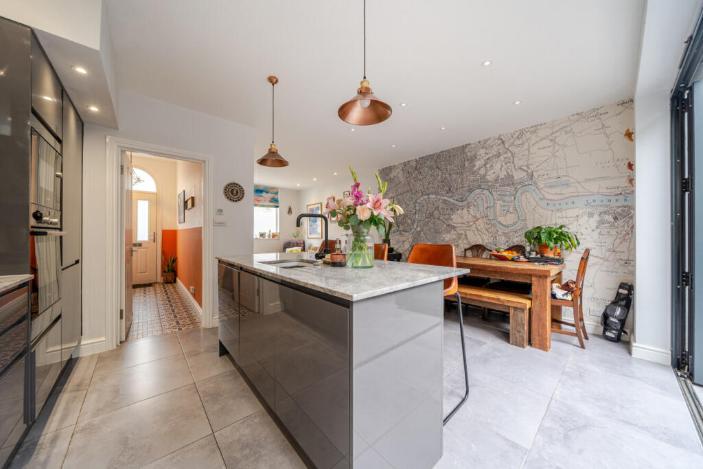 House in London, East Dulwich - More