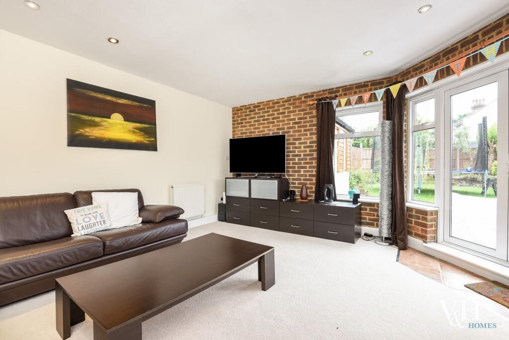 House in Kingston upon Thames - More