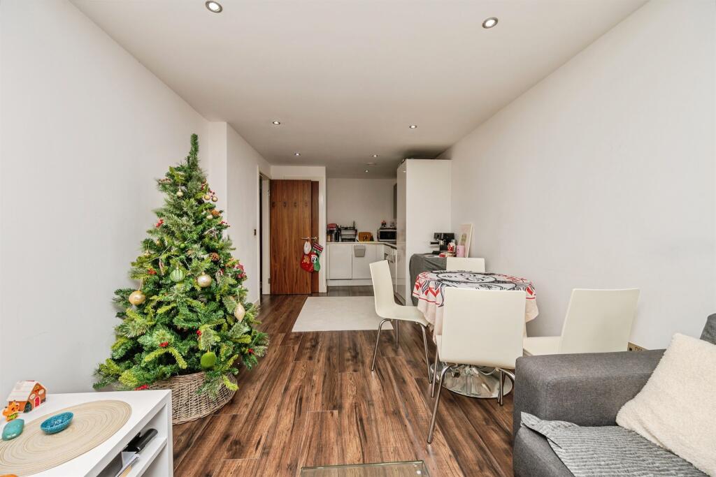 Apartment in Birmingham, Calthorpe Fields - View 4