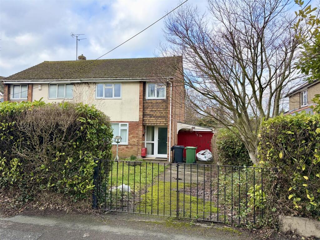 3-bed semi-detached on Perry's Lane, Wroughton, Swindon, £280,000