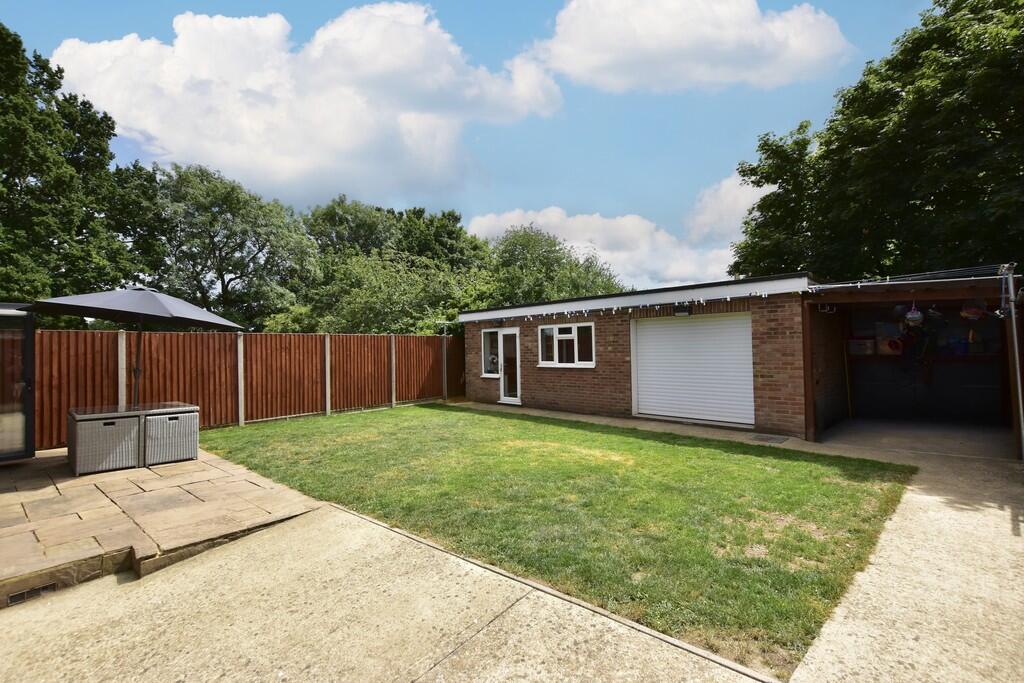 Holtsmere Close, Watford photo 4