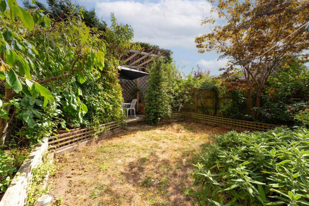 House in London, Benhilton, Rosehill - View 3