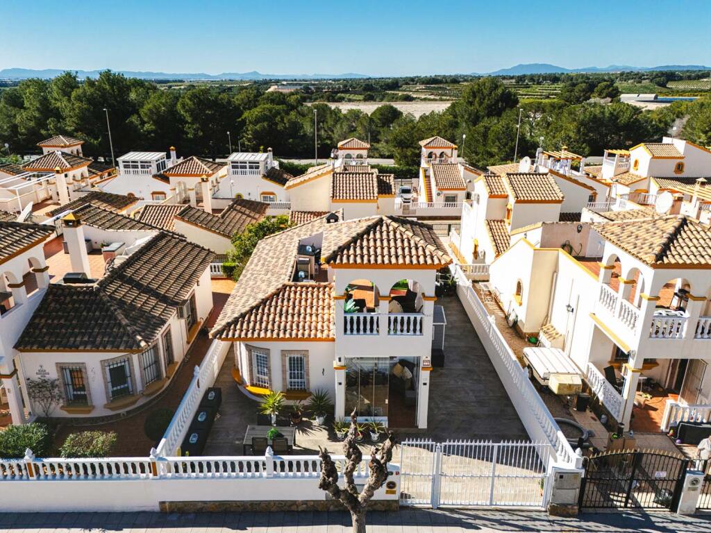 Main image of property: Valencia, Alicante, Pinar De Campoverde