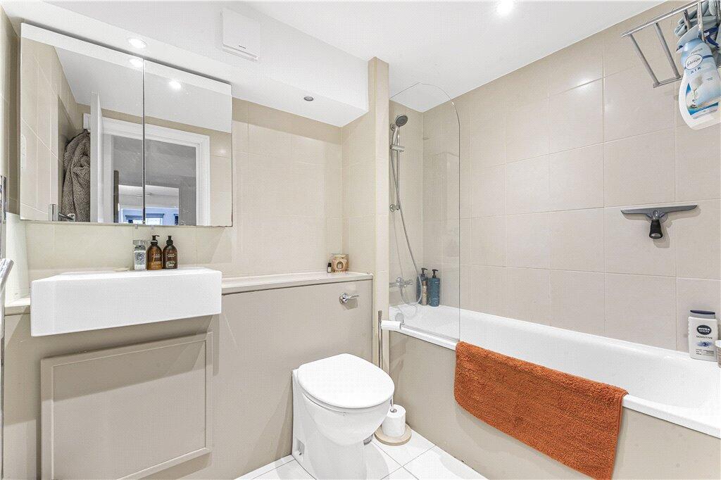 1 bedroom maisonette for rent