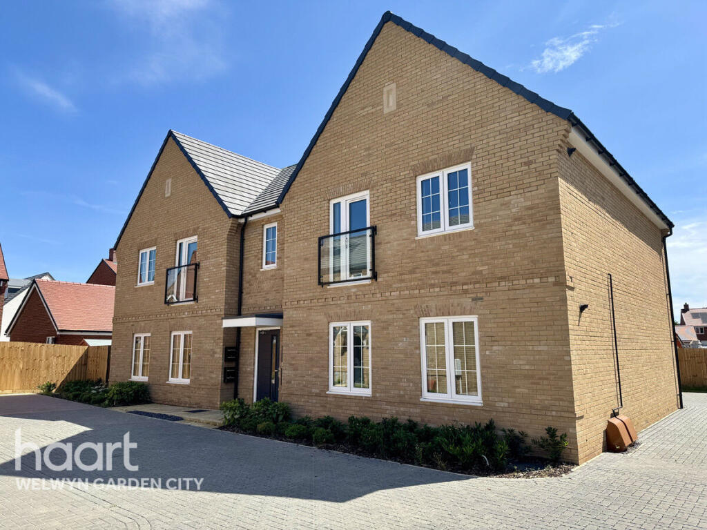Salix Place, St Albans photo 2
