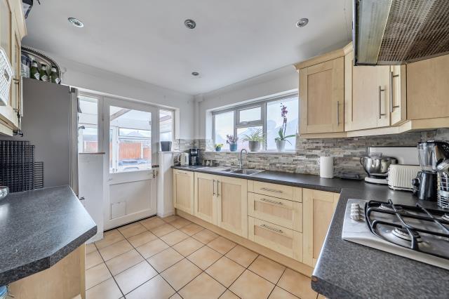 Elm Grove, Bisley, Woking photo 3