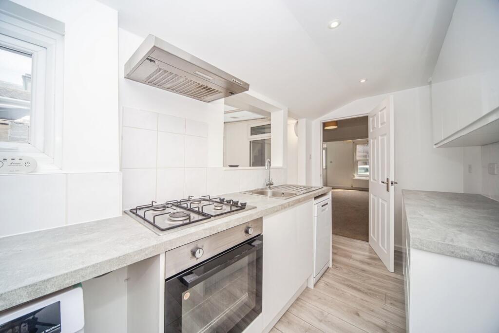 House in Southampton - View 4