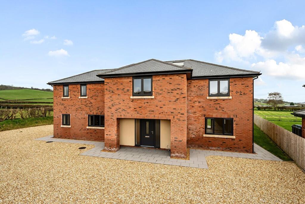 Main image of property: Cae Garreg, Trefeglwys, Caersws