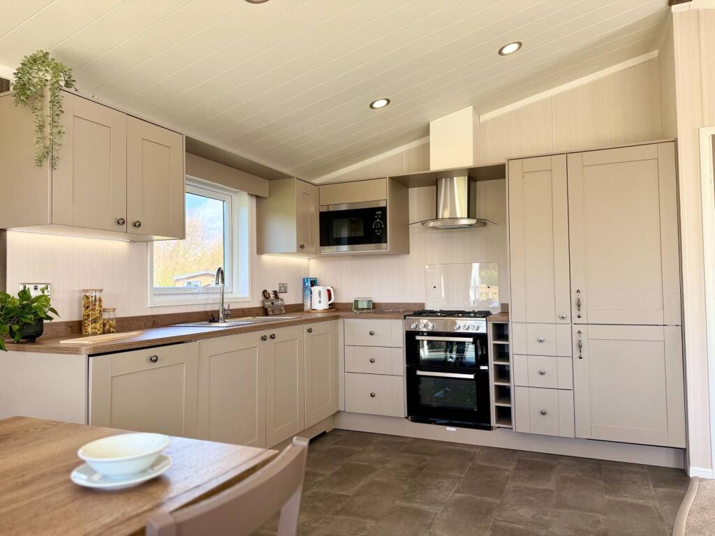 House in Hull - View 2