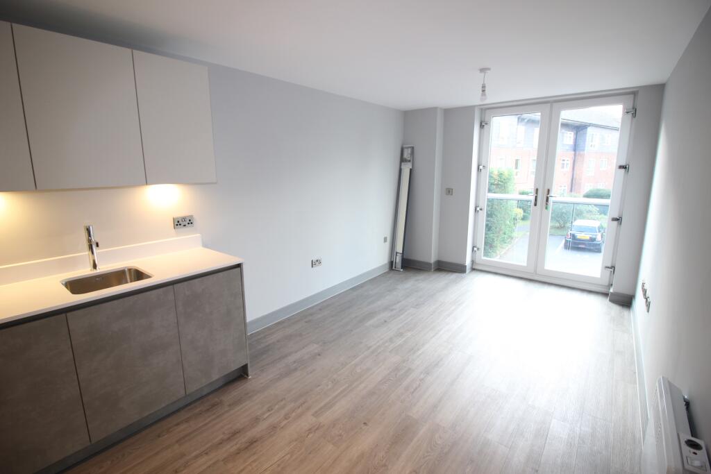 Apartment in Kingston upon Thames - View 3