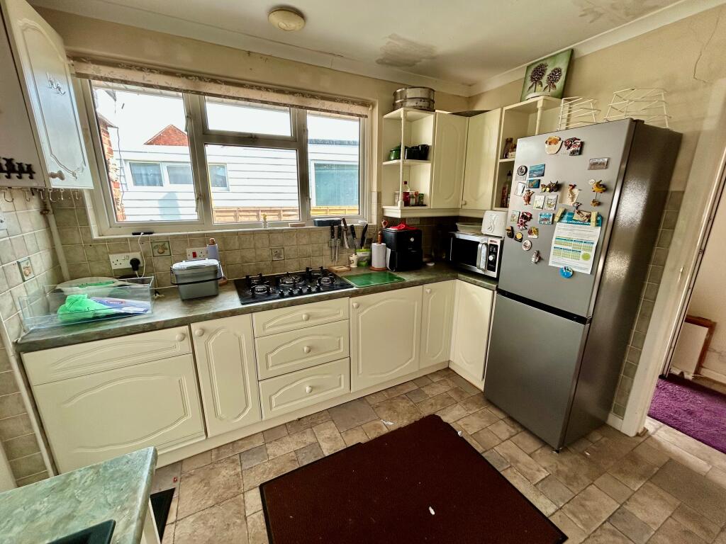 Woodville Road, Fawley, Hampshire photo 4