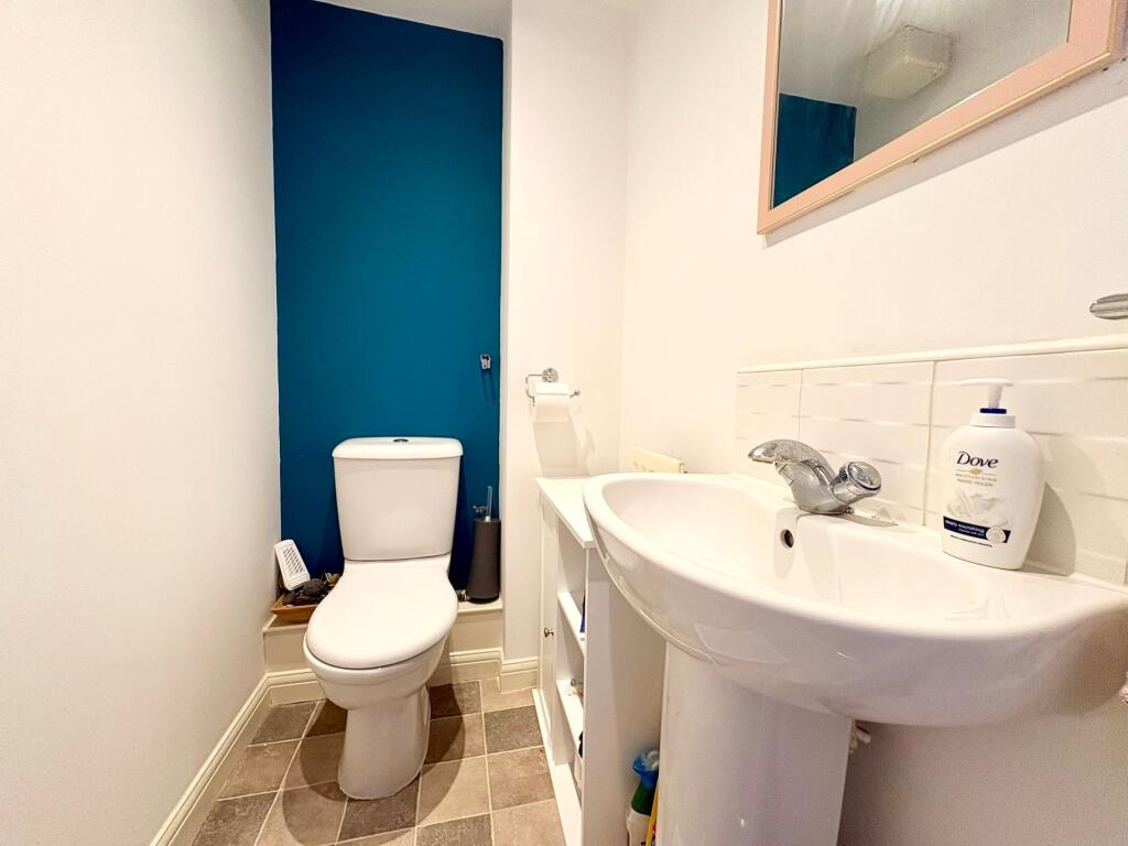 3 bedroom end of terrace house for rent
