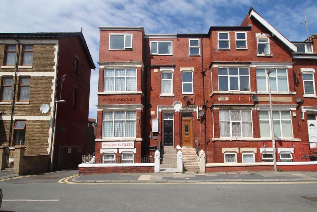1-bed flat on  2, Lonsdale Road, Flat 6, Blackpool, FY16EE, £45,000