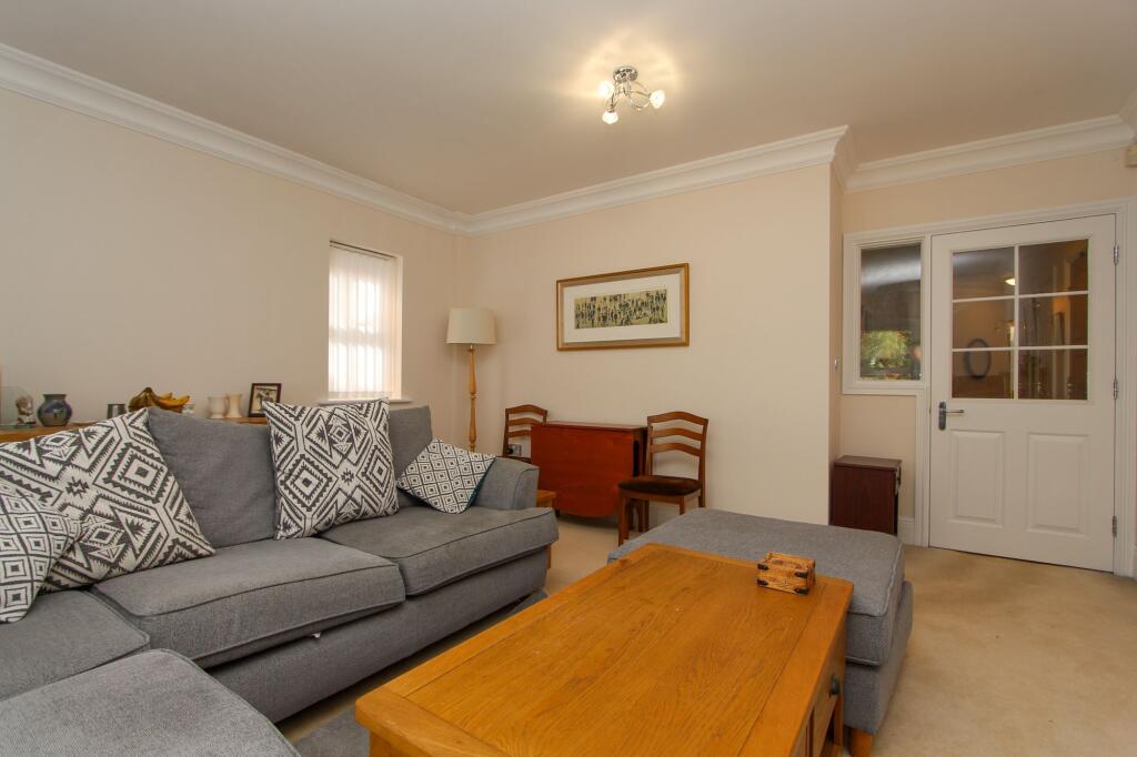 Apartment in Sutton Coldfield, Maney - View 4