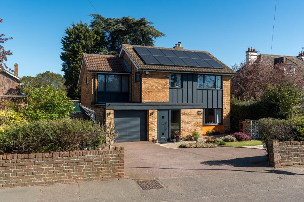Main image of property: Lexden Road, Lexden, Colchester, Essex, CO3