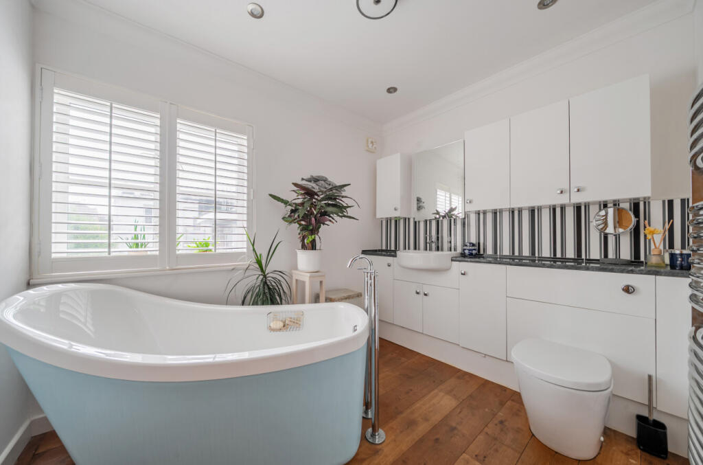House in Portsmouth - View 5