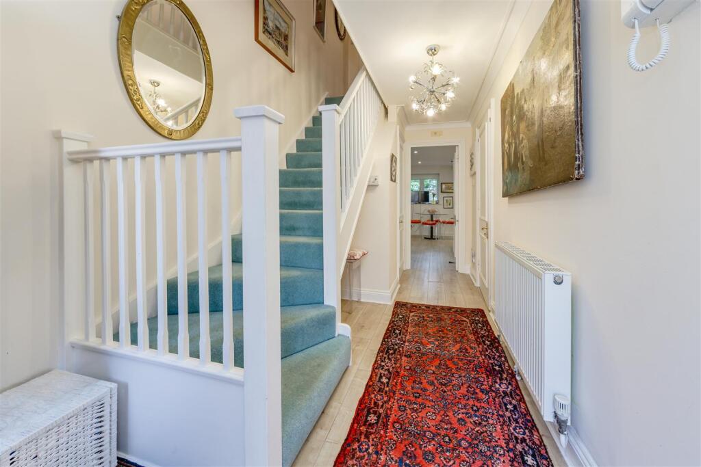 House in London - View 5