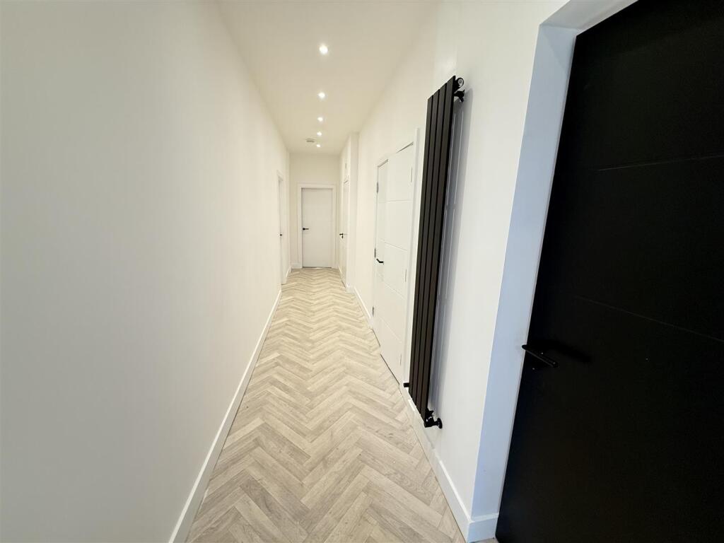 Apartment in Sandwell, West Midlands - View 3