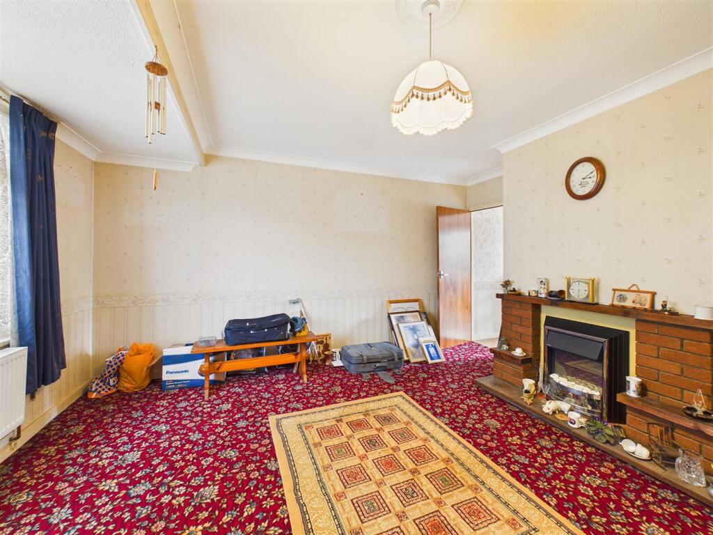 House in Hull - View 2