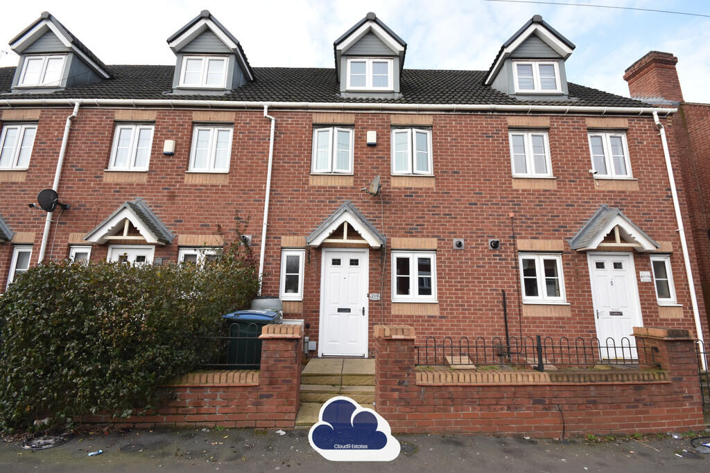 3-bed terraced on Swan Lane, Coventry, £250,000