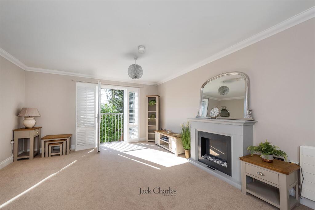 Apartment in Sevenoaks, Hextable - View 5