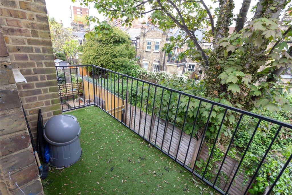2 bedroom maisonette for rent