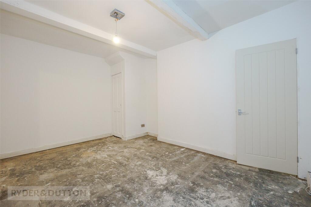 House in Huddersfield, Salford, Lockwood - More