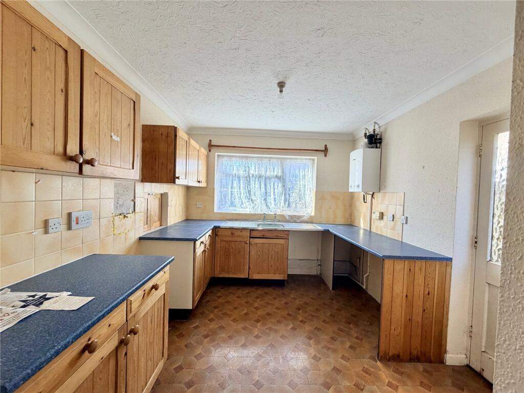 2, Oak Gardens, Everton, Lymington, Hampshire, SO41 photo 2