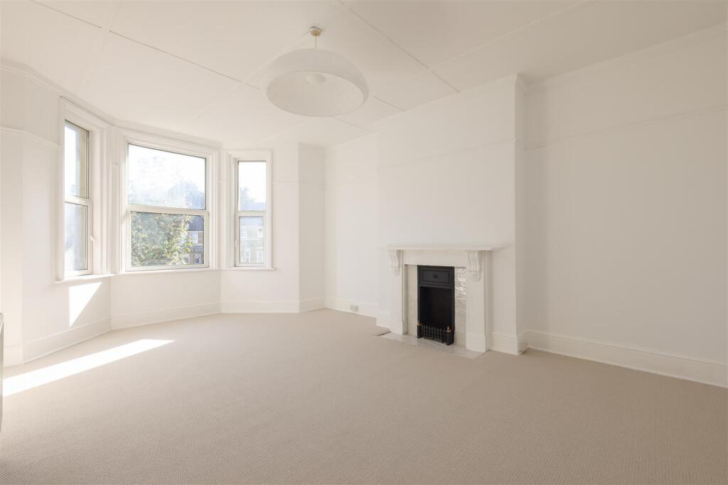 Apartment in Tonbridge - View 2