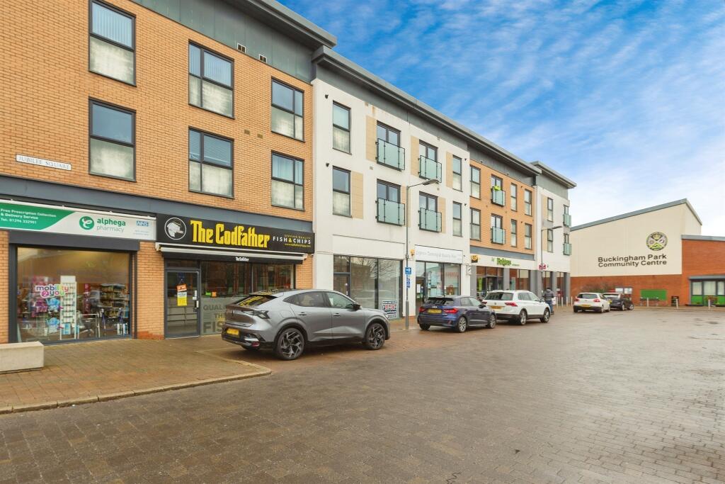 2-bed flat on Jubilee Square, Aylesbury, £140,000