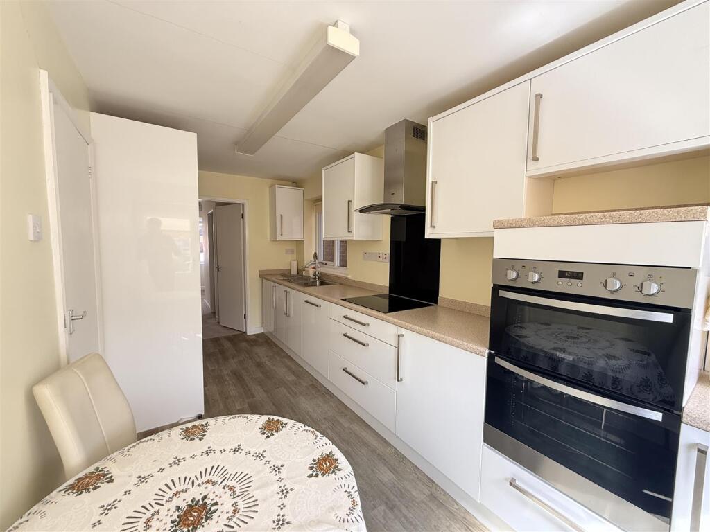 Ulster Drive, Kingswinford - More