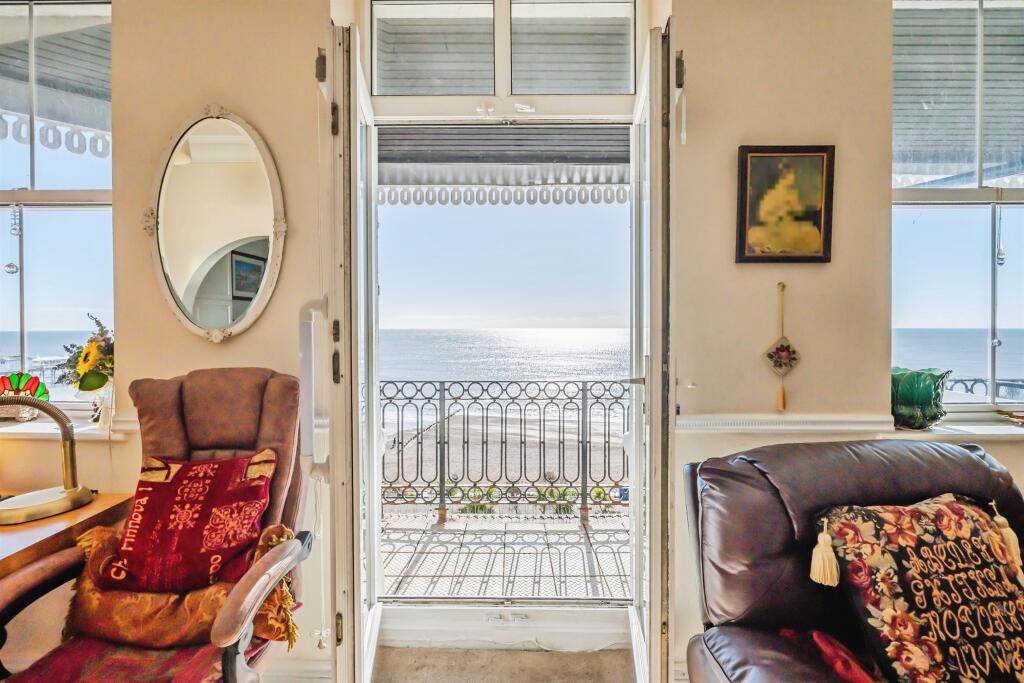 Apartment in Eastbourne, East Sussex - View 4