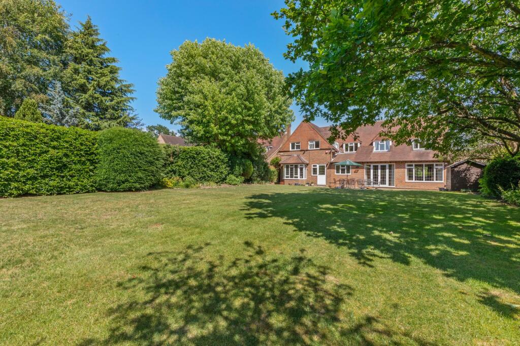 Main image of property: Walkwood Rise, Beaconsfield, HP9