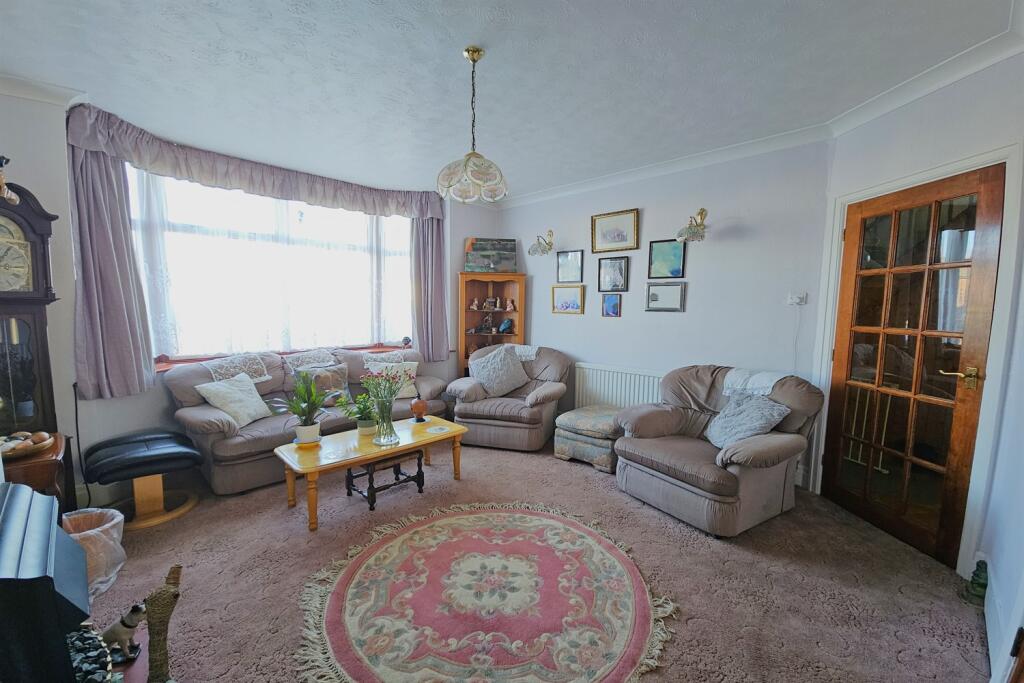 Coggeshall Road, Braintree, Essex, CM7 photo 3