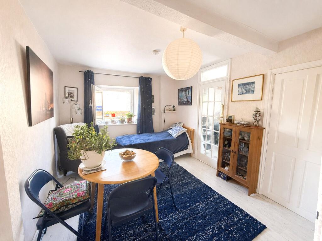 Apartment in Bradford on Avon, Wiltshire - View 3