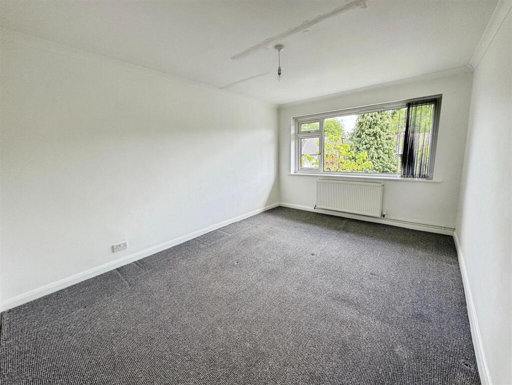Apartment in Stoke-on-Trent - View 5