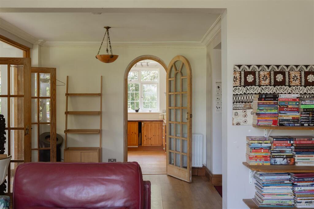 House in Tandridge, Nutfield - View 5