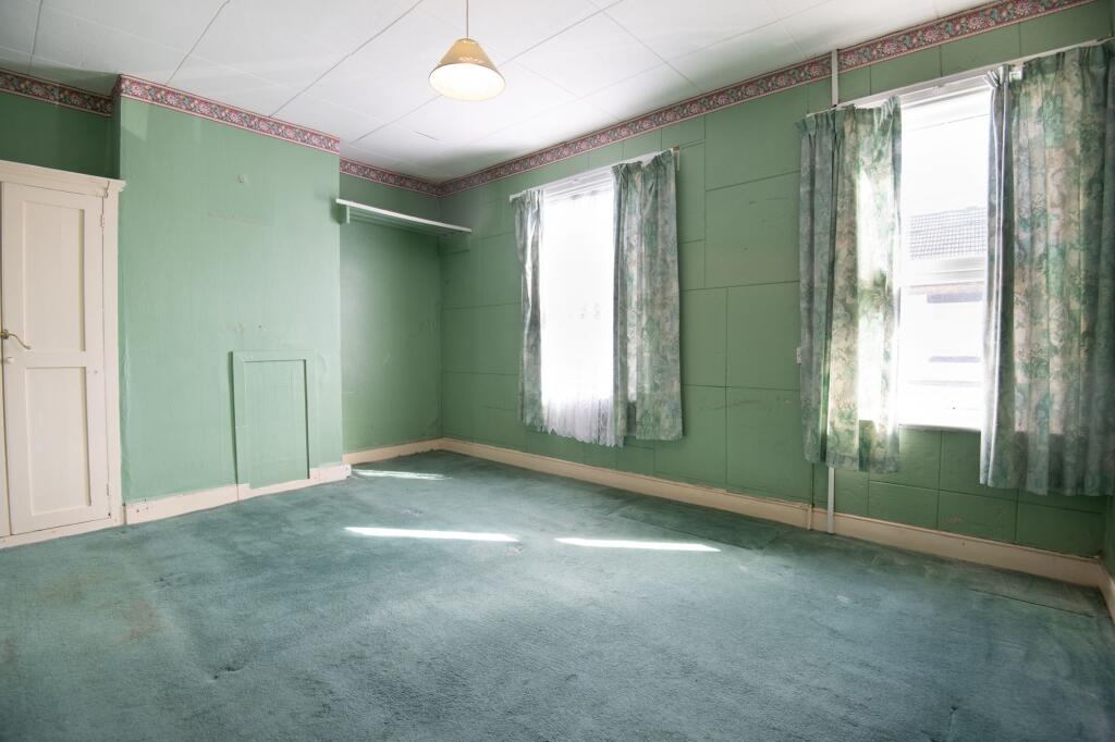 Vivian Road, Wellingborough, NN8 - More
