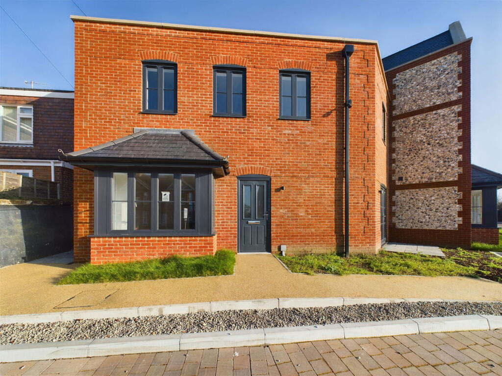 Main image of property: Sompting, Lancing, BN15 0FE
