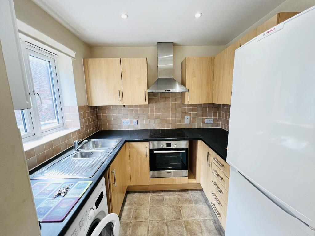 Apartment in Crawley, West Sussex - View 4