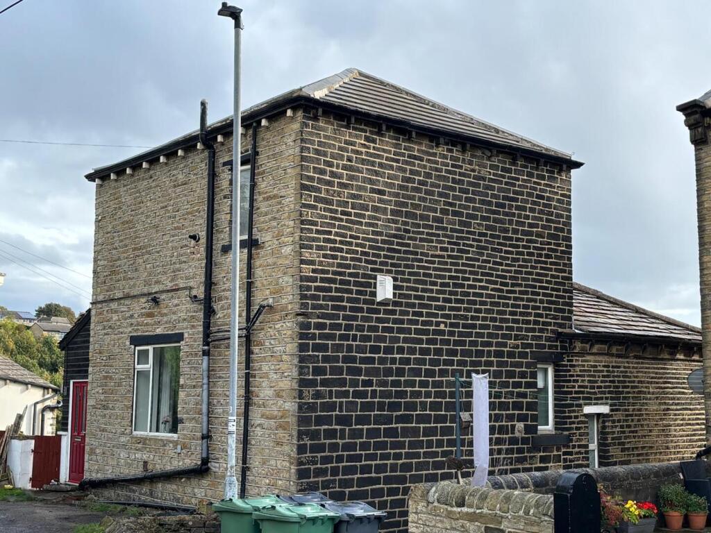 2 Bedroom Semi-Detached in HD3 4UW