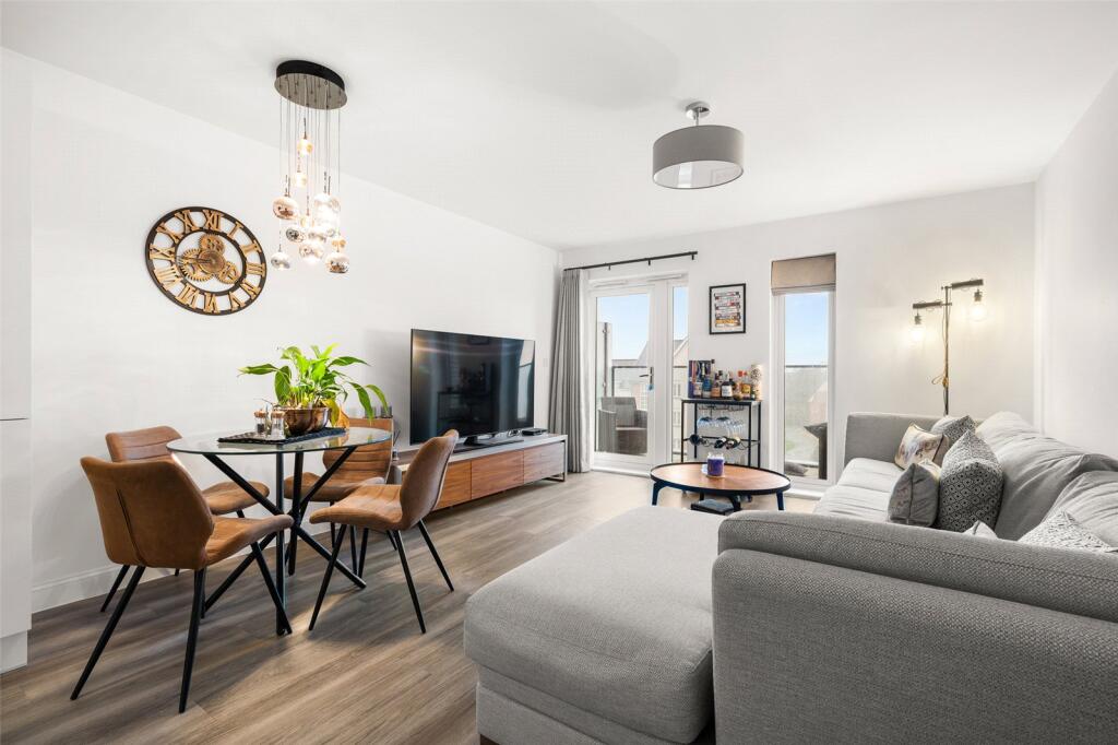 Main image of property: Beechey Place, Wokingham, Berkshire, RG40