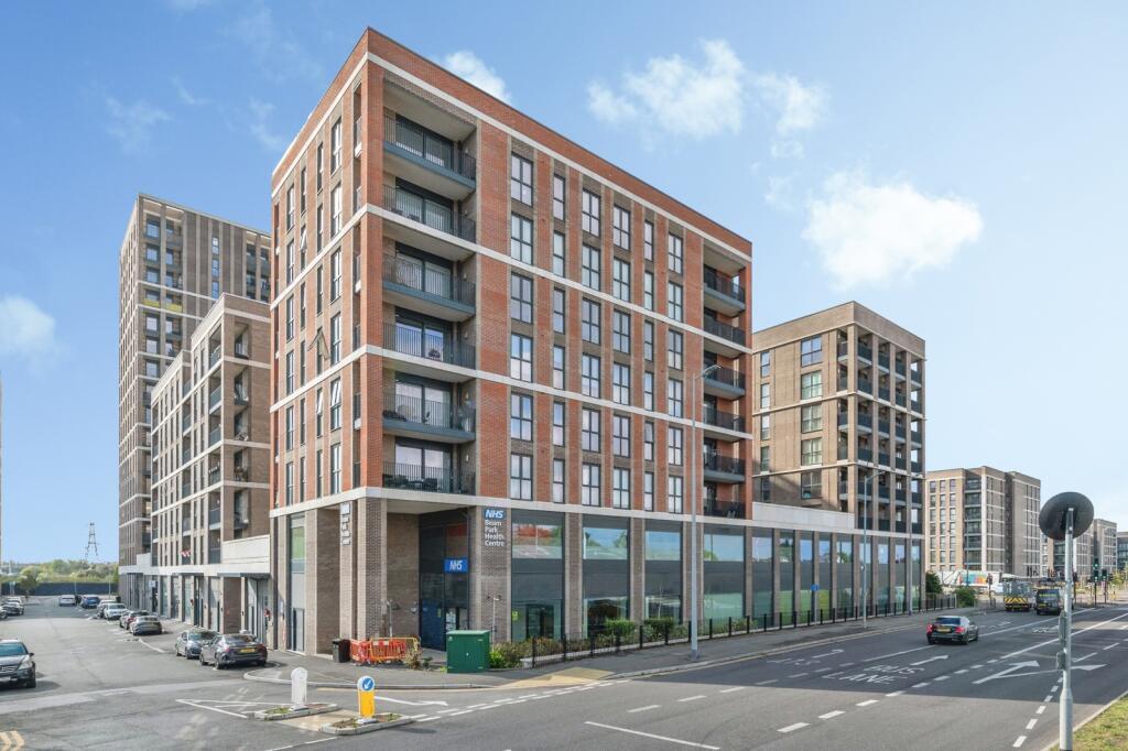 1-bed flat on 4 Halewood Way, RAINHAM, Essex, RM13, £240,000